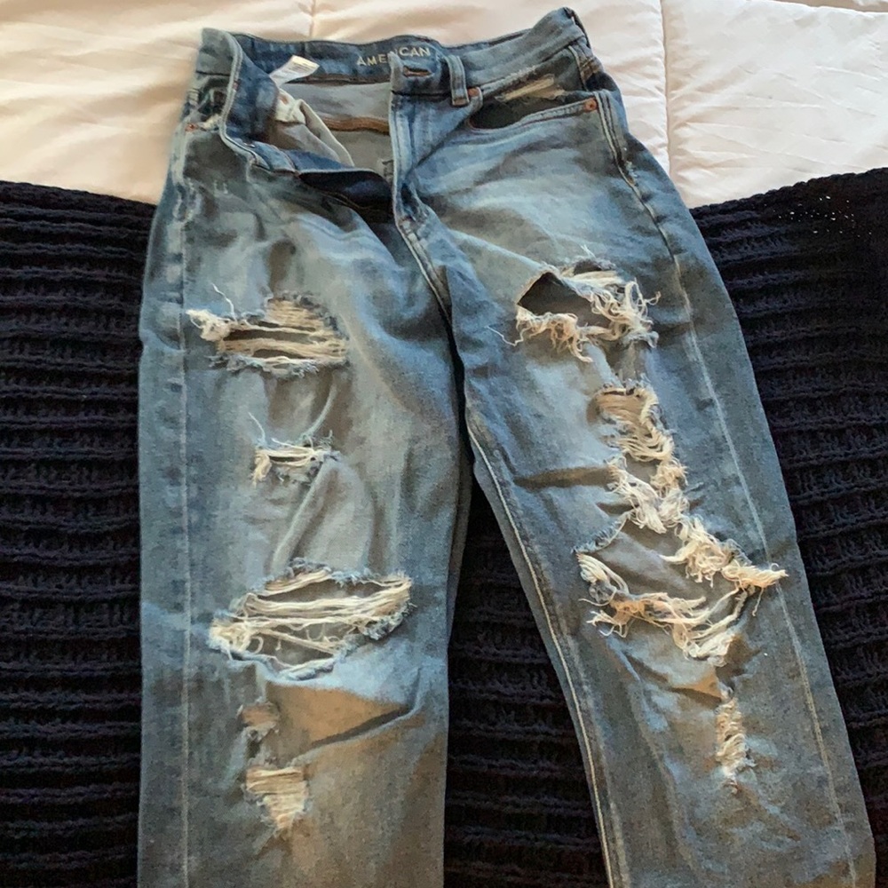 American Eagle ripped mom jeans! 🦅